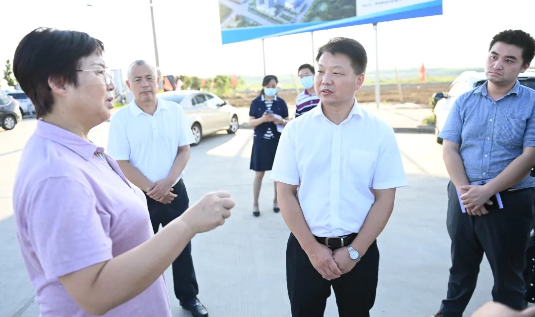 要闻 | 省人大常委会党组书记、常务副主任王玲来潜调研小龙虾产业化发展情况