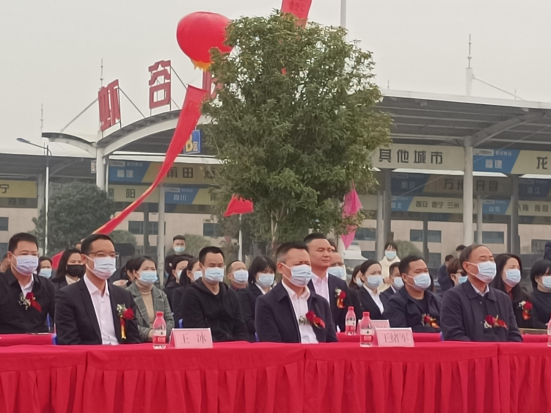 潜网集团小龙虾交易市场扩规啦！